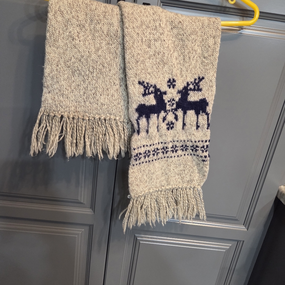 Appalchain Trail Wool Scarf with Reindeer Pattern